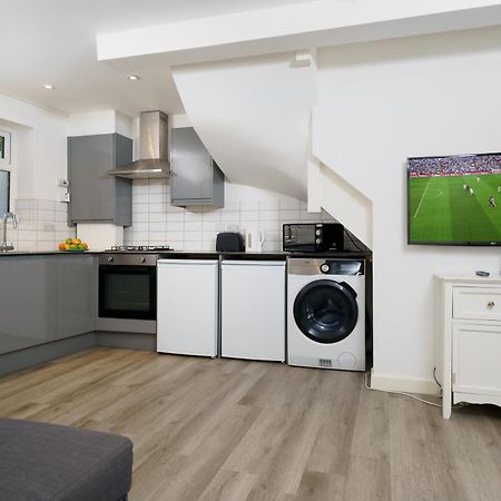 Modern Apartment In South West London Eksteriør billede