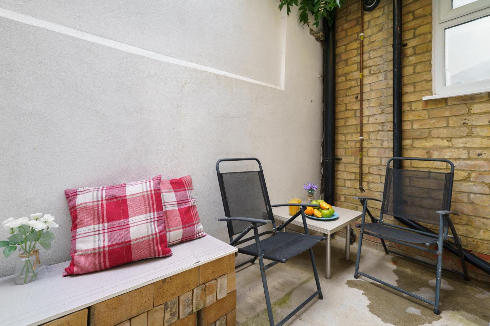 Modern Apartment In South West London Eksteriør billede